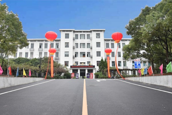 湘潭钢铁集团有限公司职业中等专业学校是公办还是民办