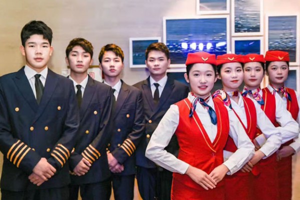 初中毕业学航空服务专业好吗