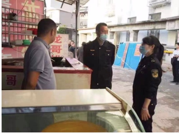 张家界小区开展食品安全专项整治