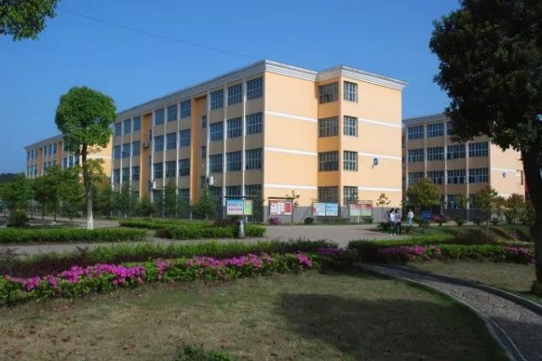 平江璐璐舞蹈艺术学校学费