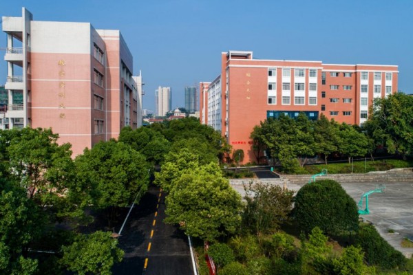 江华瑶族自治县职业中专学校学费多少有哪些专业