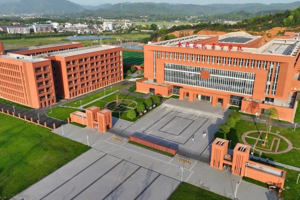 长沙市现代商贸中等职业学校是公办还是民办