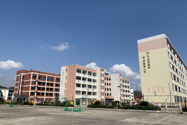 新邵县工业职业中等专业学校学费多少