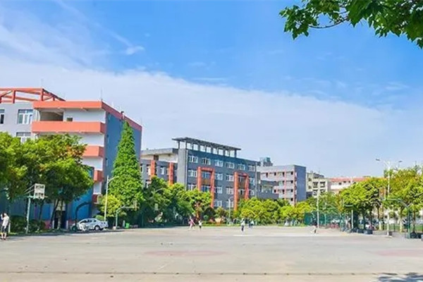长沙华中医卫科技中等职业学校怎么样