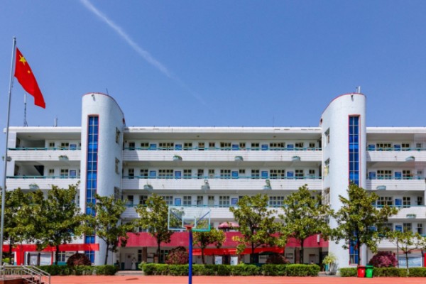 株洲轨道交通职业技术学校学费多少
