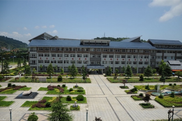 湘西民族职业技术学院学费
