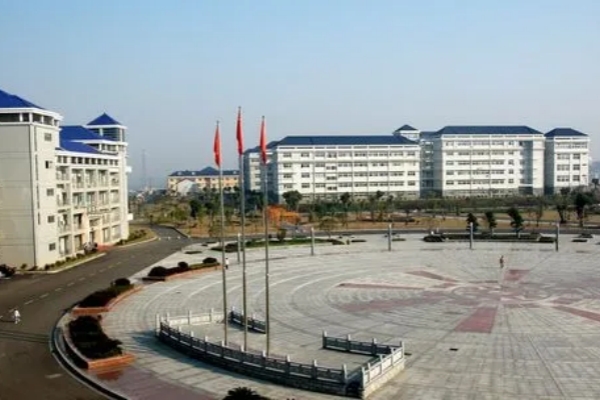 岳阳职业技术学院公办还是民办