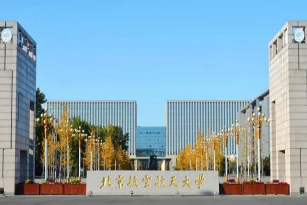航空学校一年学费多少