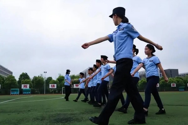 女生考警校一般多少分分数线高吗