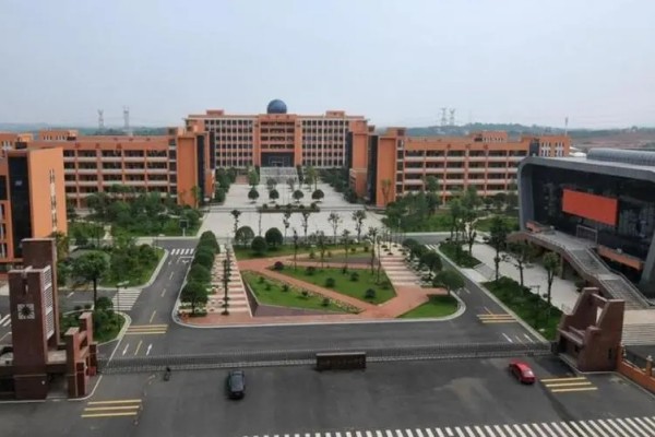 2023年长沙市一中九华中学录取分数线