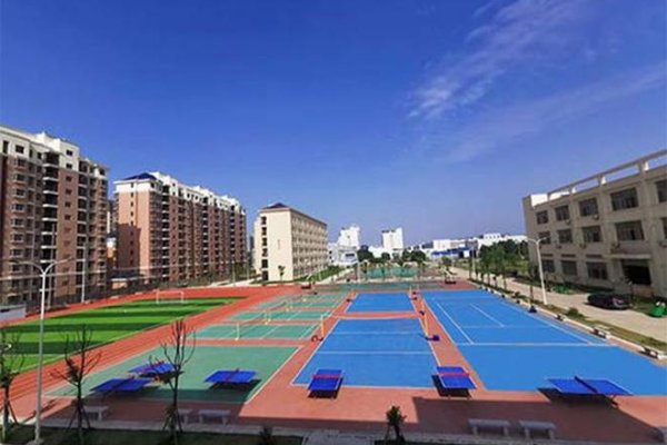 湖南华科技工学校是公办的吗
