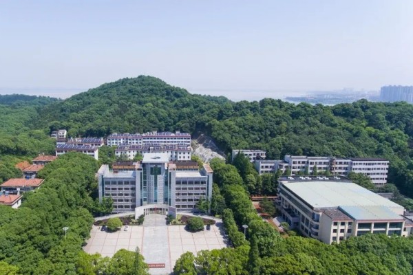 2023年岳阳市岳阳中学录取分数线