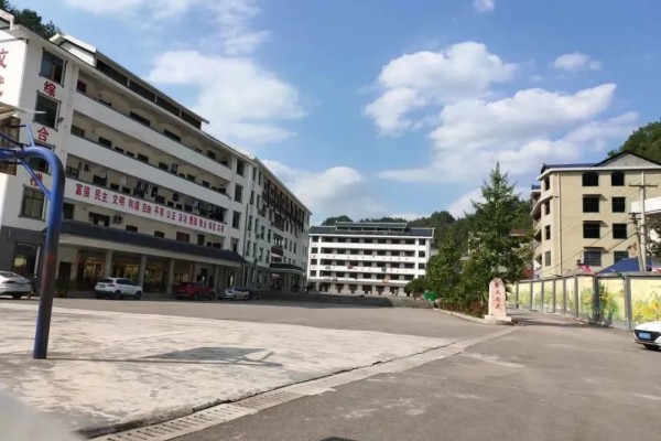 桑植县德兴学校学费多少