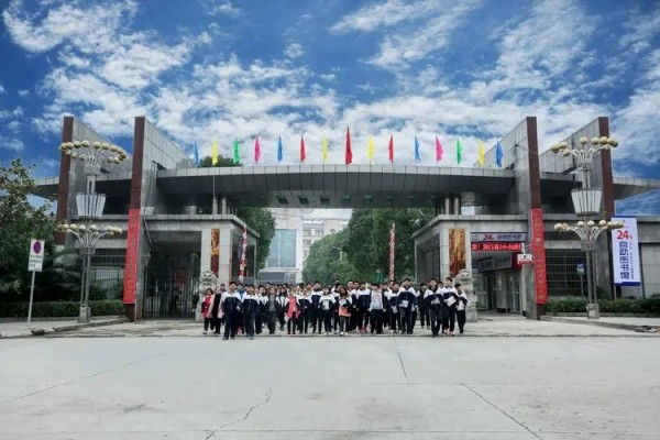 2023年洞口县第一中学录取分数线