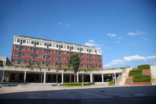新邵县广益学校是私立学校吗