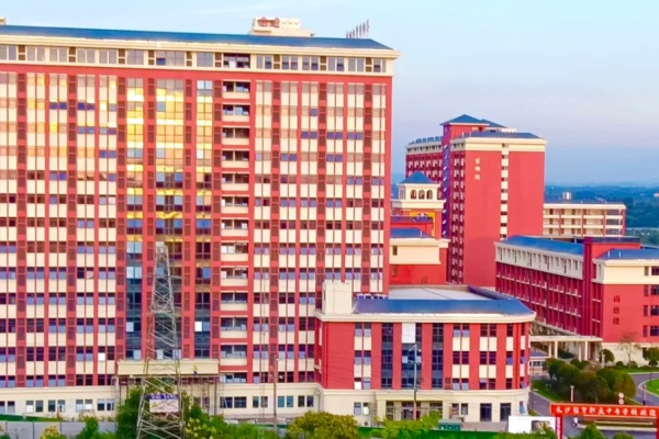 长沙经贸职业中等职业学校是公办还是民办