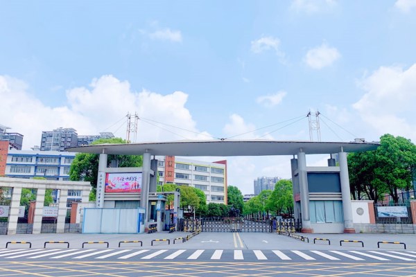 长沙卫校一年学费多少