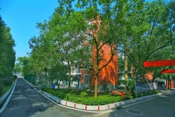 湖南工程技师学院是公办的吗?