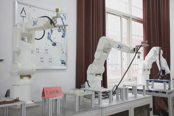 2025年长沙中部铁路航空中等职业学校招生简章