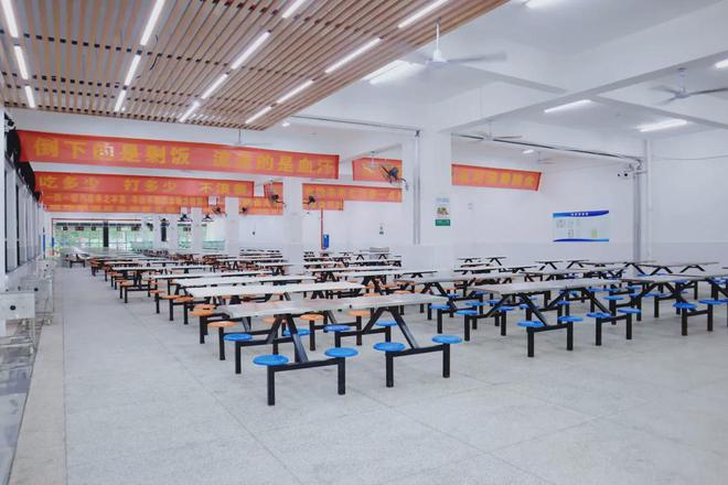 2025年长沙中部铁路航空中等职业学校招生简章