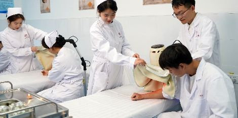 2025年湖南医药职业中等专业学校招生简章