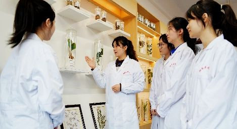 2025年湖南医药职业中等专业学校招生简章