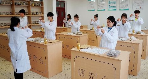 2025年湖南医药职业中等专业学校招生简章