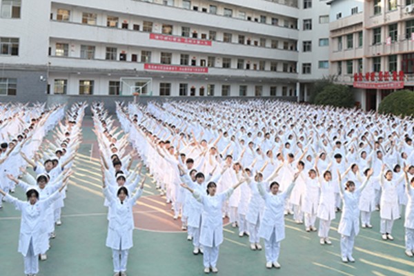 启航卫生学校是公办还是民办