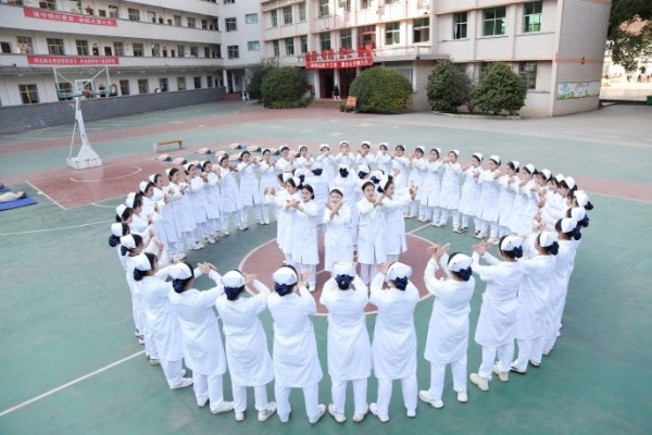 启航卫生学校是公办还是民办