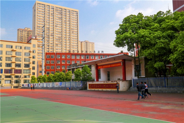 2025年湖南省工业贸易学校招生简章