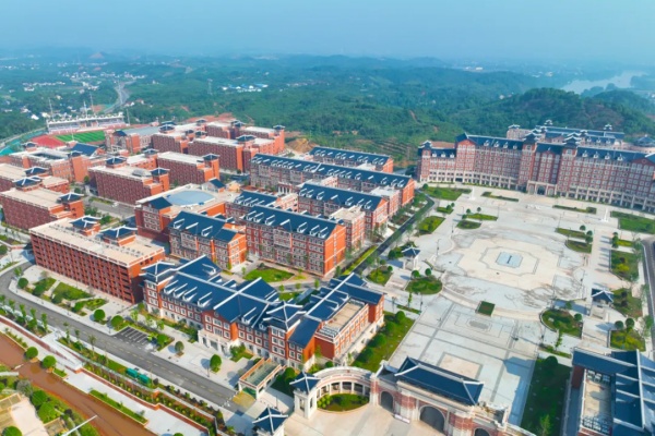 2025年长沙医药健康职业学院五年制大专招生简章