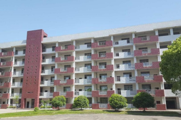 长沙高级技工学校2025年收费标准