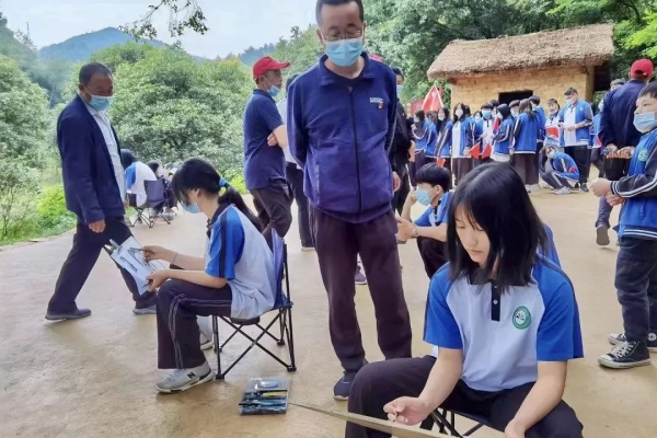 长沙华中涉外职业高中：点亮职业教育之光