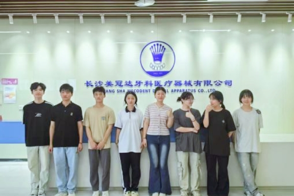 湖南护理学校中医康复技术药剂眼视光与配镜等五个专业奔赴28家单位开展实习