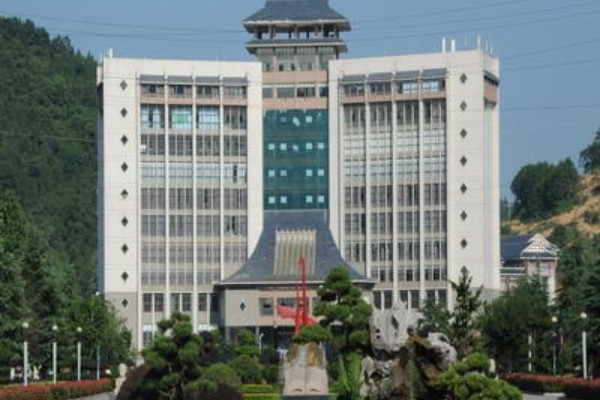多少分可以进湘西经济贸易学校和湘西州技工学校？