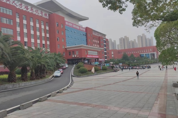 2025年多少分能上娄底职业技术学院