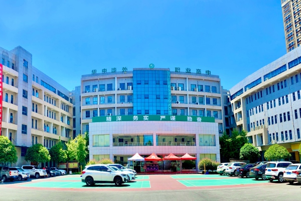 长沙华中涉外职业高中2025年收费标准