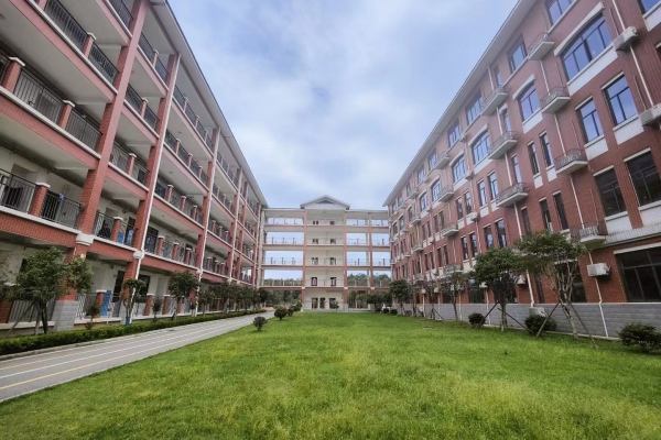 长沙市湘都中等职业学校2025年收费标准