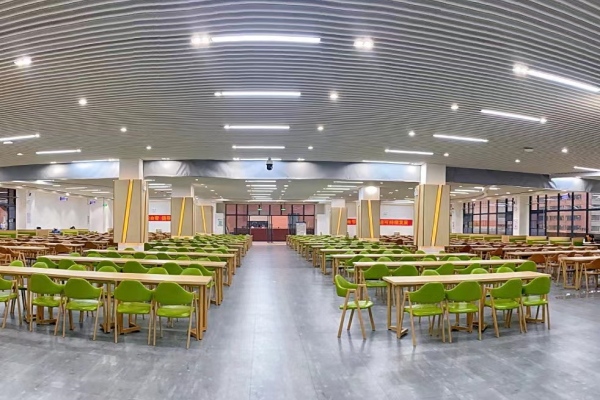 长沙市现代商贸中等职业学校2025年收费标准