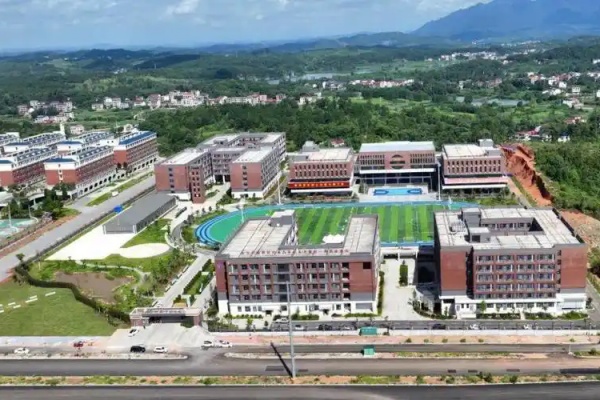 邵阳通航职业技术学院2025年收费标准