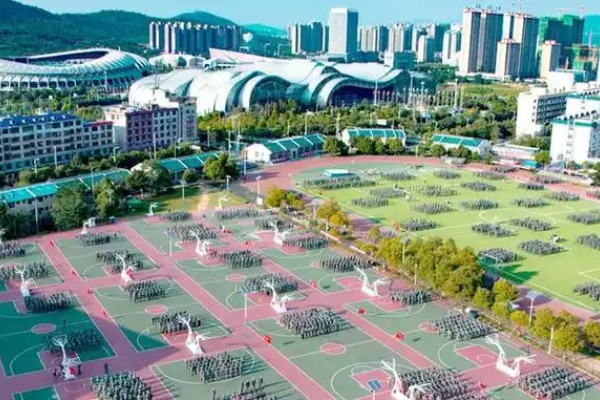 郴州智能科技职业学院2025年收费标准