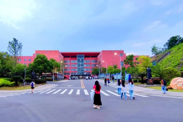 长沙商贸旅游职业技术学院2025年单招计划及收费标准