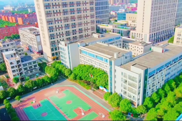 长沙华中涉外职业高中2026年收费标准