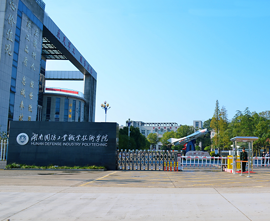 学校大门